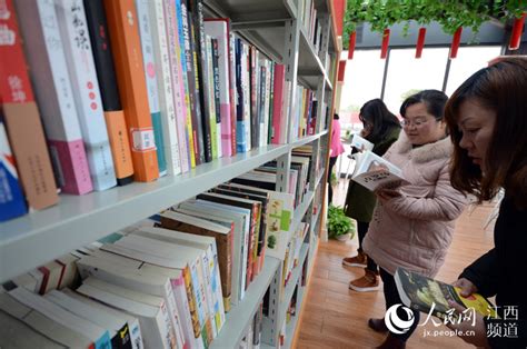 江西首个户外“24小时自助城市书房”在南昌建成
