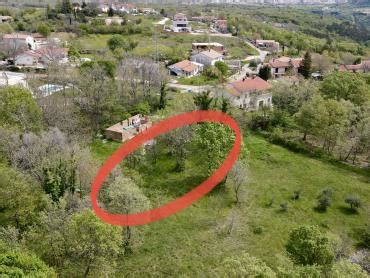 Gađevinsko zemljište okruženo prirodom, struja i voda na parceli