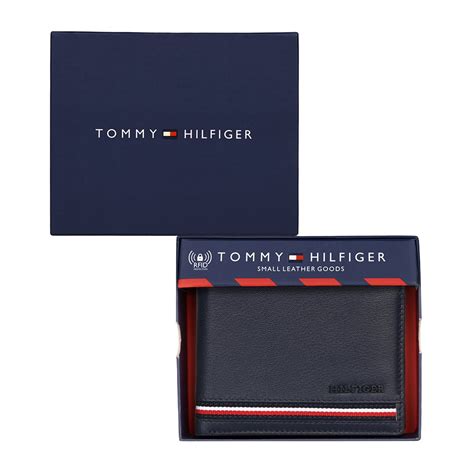 Tommy Hilfiger Bondville Men's Passcase Wallet – BAGLINE