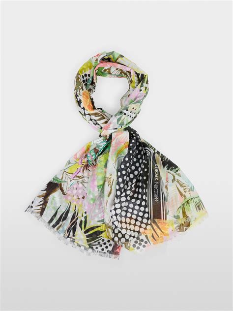 Airy scarf in mixed patterns | marc-cain.com/en
