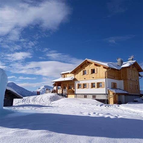 Mountain huts - RIFUGIO ESCURSIONISTICO CAPANNA CERVINO - Passo Rolle