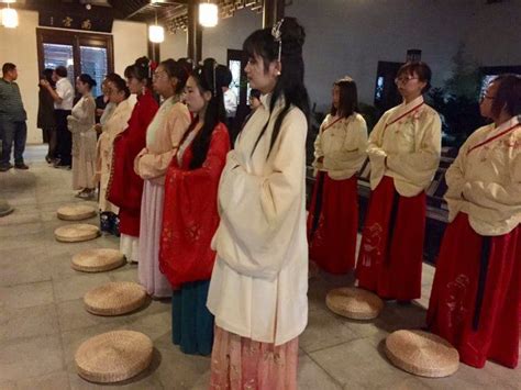 惊艳 | 镇江首次山中拜月仪式在南山六艺馆举行，绝色镇江美女与网友同祈福！