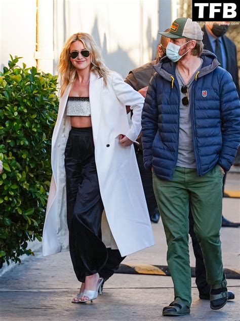 Meredith Hagner Sexy (33 Photos) - Sexy e-Girls🔞