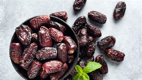 The Benefits of Eating Red Dates During Pregnancy