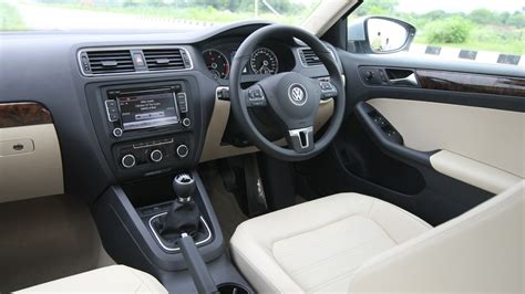 Volkswagen-Jetta-2011-2-0-Trendline-M-Interior Car Photos - Overdrive