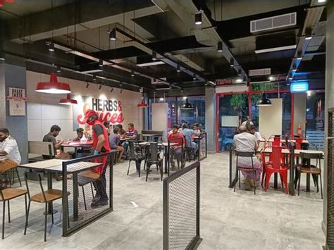 KFC, Perumbavoor, Oushadhi junction M-C ROAD - Restaurant reviews