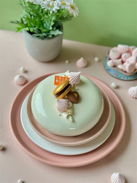 Gold chocolate & almond crunch cake (500-550 G) – Loca Boca