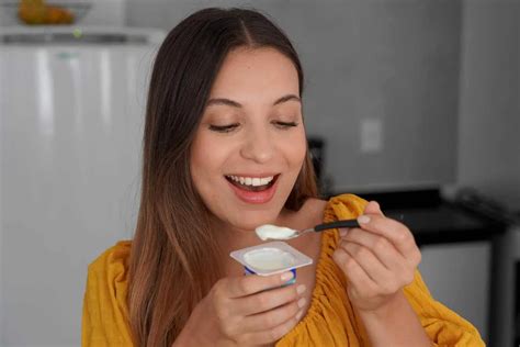 The best time to eat yogurt for gut health and stronger bones, experts say - Le Ravi