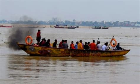 Flood In Ganga River : गंगा में उफान से आरती स्‍थल बदलने के बाद अब ...