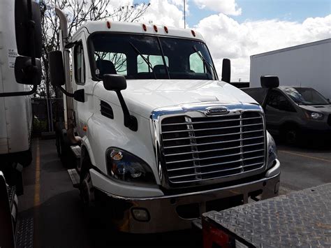 2016 Freightliner Cascadia 113 Day Cab Truck - 450HP, 10 For Sale, 145,946 Miles | Miami, FL ...