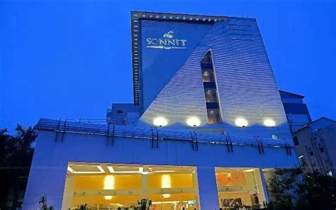 Open-Air Jacuzzi At The Sonnet Hotel | WhatsHot Kolkata