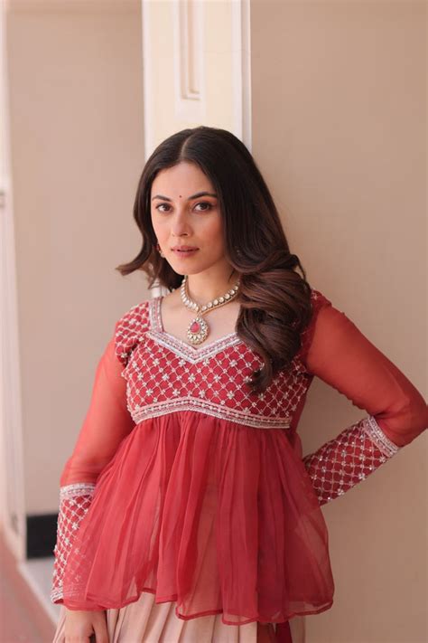 Gajri Elegant Floral Cosmos Print Lehenga Set with Embroider