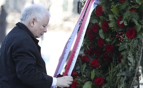 Poland marks 10 years since president killed in plane crash