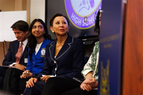 Rep. Velázquez announces expansion of hydroponic farm education at ...