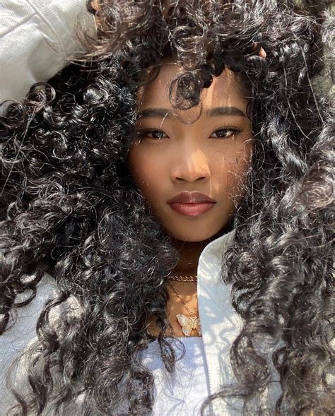 curly blasian girl | Curly hair styles, Pretty people, Afro girl