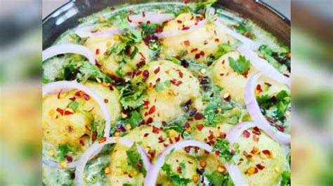 The lesser-known street food of India - Pani Ke Pakode and how to make them