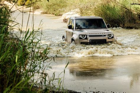 New Land Rover Defender OCTA Launched in India at Rs 2.59 Crore – Most ...