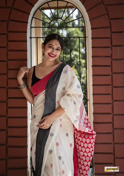 Pure Handloom Cotton with tiny leaf buti – Amrapali Boutique