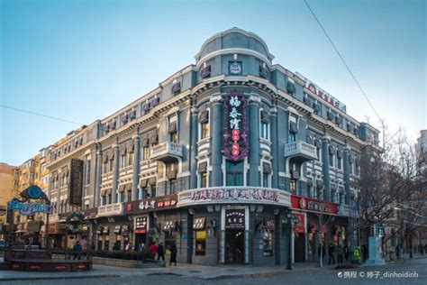【携程攻略】哈尔滨中央大街景点,中央大街就是步行街。。看看俄罗斯建筑风格还是不错的选择