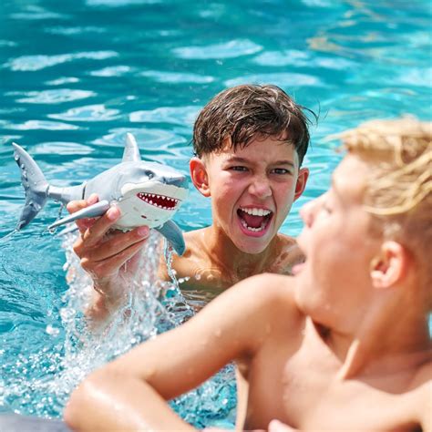 Zuru Robo Alive Great White Shark | Animal Toys | B&M