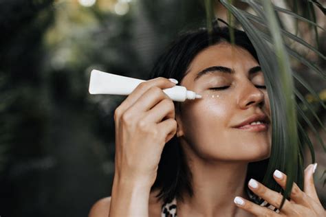 Discover the Best Ayurvedic Remedies for Under Eye Concerns – SoulTree