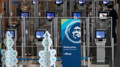 Alaska Airlines nudges passengers to mobile boarding passes | The Hill
