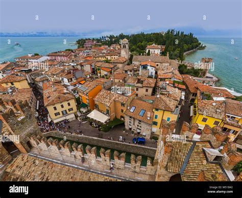 Sirmione italy hi-res stock photography and images - Alamy