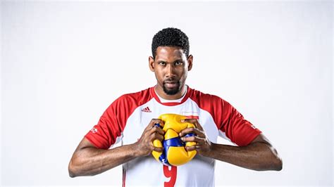 Leon demolishes VNL serving record