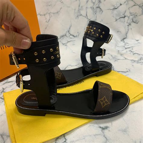 louis vuitton ayakkabi gladiator flat sandalet - CANTA NISANTASI