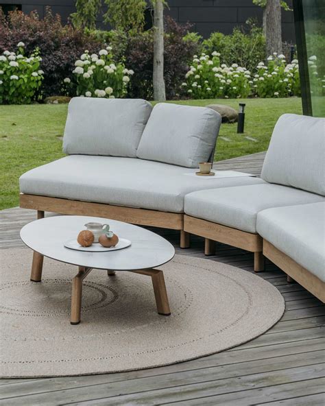 LOUNGE oval coffee table - Liv Outdoor