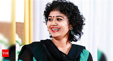 Actress Saranya contributes a share of her treatment money for flood ...