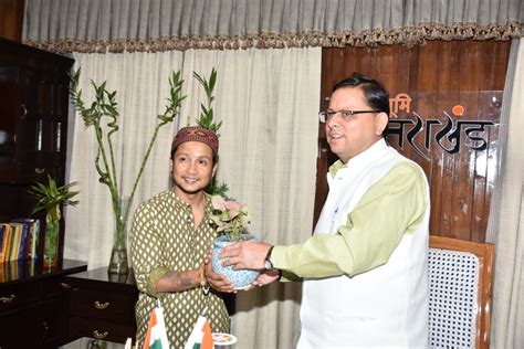 मुख्यमंत्री पुष्कर सिंह धामी से प्रसिद्ध गायक पवनदीप राजन ने की ...