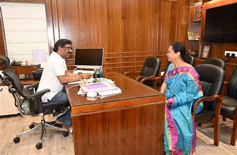 JPSC की नवनियुक्त अध्यक्ष 'मेरी नीलिमा केरकेट्टा' ने हेमंत सोरेन से की ...