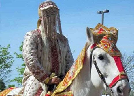 यूपी: दलित की बारात में बाबा साहेब का फोटो देख भड़के सवर्ण, मारपीट कर ...