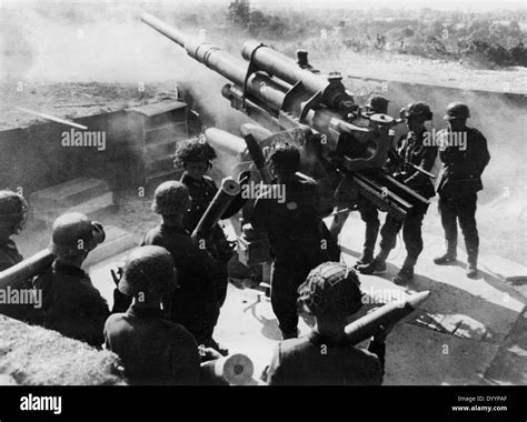 Eine deutsche 8,8-cm-Flak in der Normandie 1944 Stockfotografie - Alamy