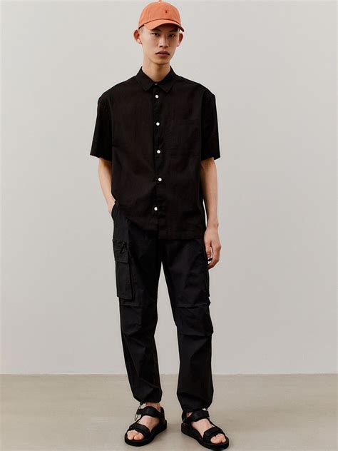 H&M Men Black Relaxed Fit Cargo Trousers - Price History