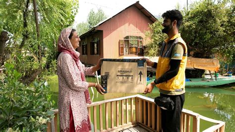 Amazon onboards the first-ever floating ‘I Have Space’ store in ...