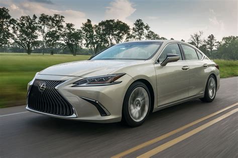 Lexus ES 300h 2018 first drive | Autocar