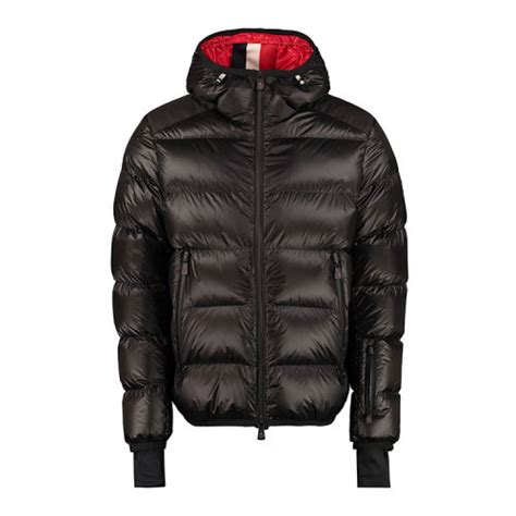 万元级羽绒服 Moncler 在时尚圈到底是什么地位？