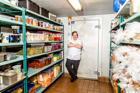 A Viagra Triangle dive rises under chef Amanda Barnes - Chicago Reader