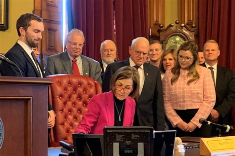 Governor signs AEA overhaul, teacher pay raises into law - Radio Iowa