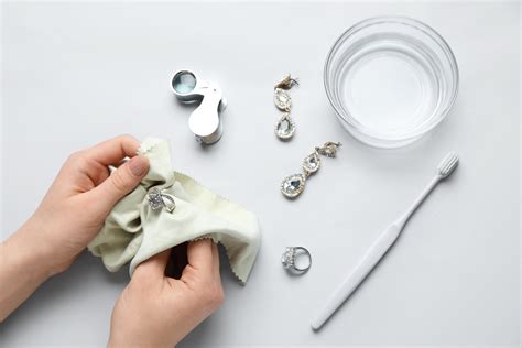 Our Ultimate Guide to Jewelry Cleaning — Lexaco