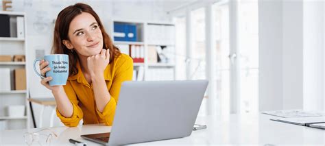 57 Administrative Professionals Day Gifts – The Best 2025 Ideas | Crestline