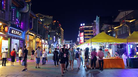 【携程攻略】桂林尚水街景点,桂林市尚水美食街是桂林最出名的美食一条街，也同时是桂林步行商业街…