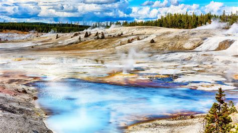 Norris Geyser Basin in West Yellowstone — photos and description ...