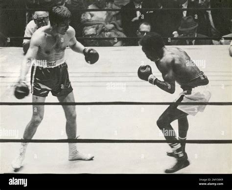 Italian boxer Nino Benvenuti and American boxer Emile Griffith fight ...