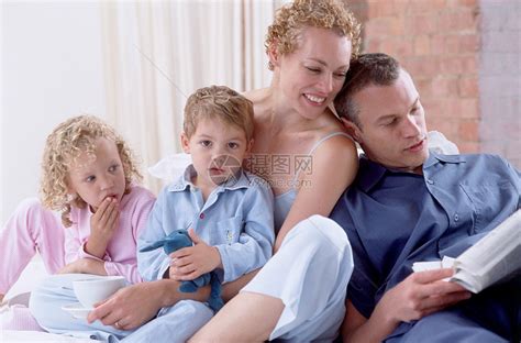 家庭在家高清图片下载-正版图片501503292-摄图网