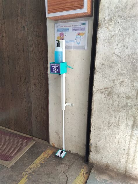 Foot Operated Dispenser - Covid 19 Foot Pedal Manual Sanitizer ...