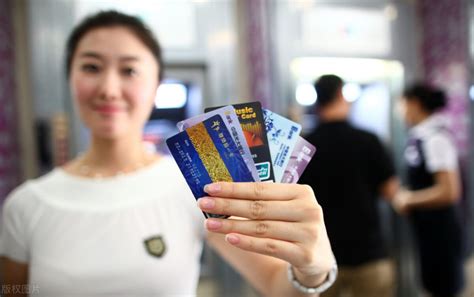 为什么银行卡挂失补办会生成一个新卡号？