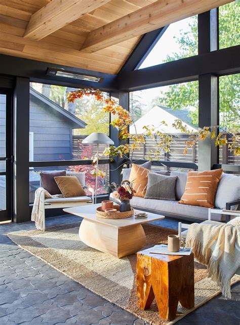 8 Front Porch Furniture Ideas That Are Both Pretty and Functional